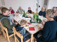 Treffen für jung und alt - Gemeinsamer Mittagstisch in der Emmauskirche